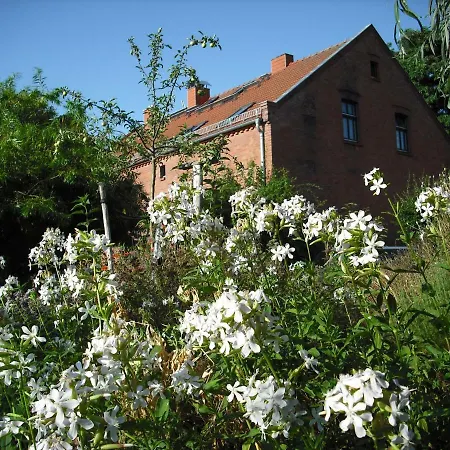 Botanische Botschaft Апартаменты Strodehne